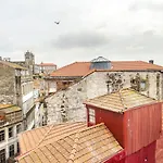 Full Of Light And Color At The Spot In Town Πόρτο