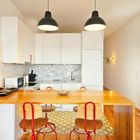 Full Of Light And Color At The Spot In Town Apartman Porto