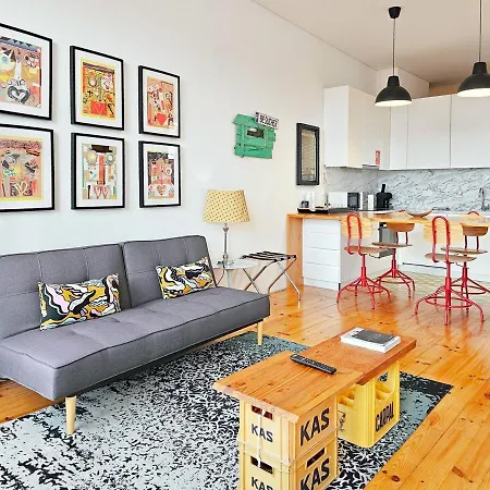 Apartman Full Of Light And Color At The Spot In Town