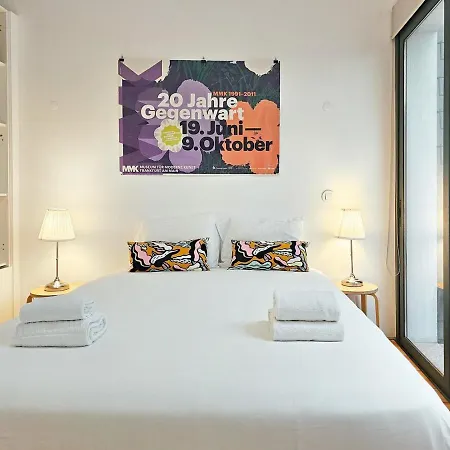 Apartman Full Of Light And Color At The Spot In Town *