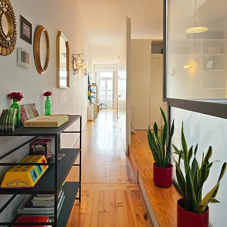 Appartement Full Of Light And Color At The Spot In Town