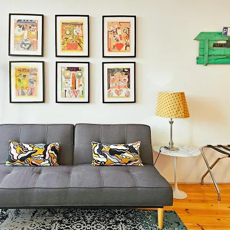 Apartman Full Of Light And Color At The Spot In Town