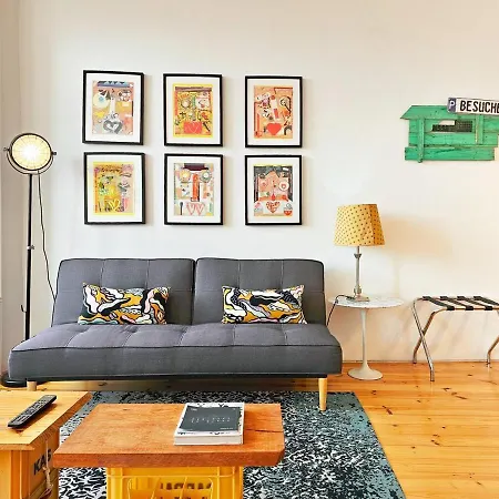 Apartman Full Of Light And Color At The Spot In Town *