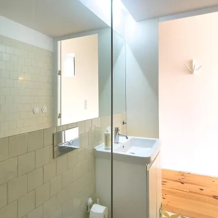 Apartman Full Of Light And Color At The Spot In Town *